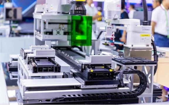 荷兰光刻机巨头ASML表示，现在在美国的技术封锁下，中企想获取EUV光刻机几乎不