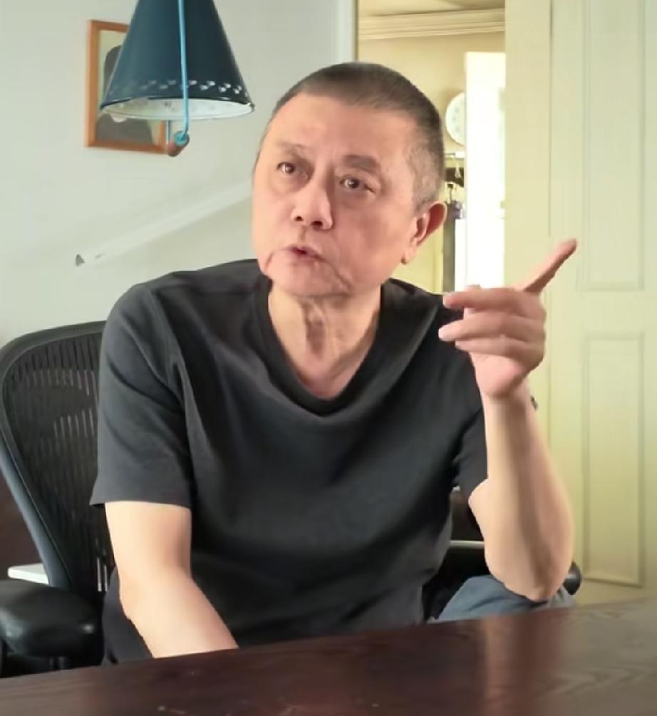 67岁一身毛病的王朔最近展示了家里的冰箱，冻柜里都是他爱吃的脆皮巧克力冰棍，他还