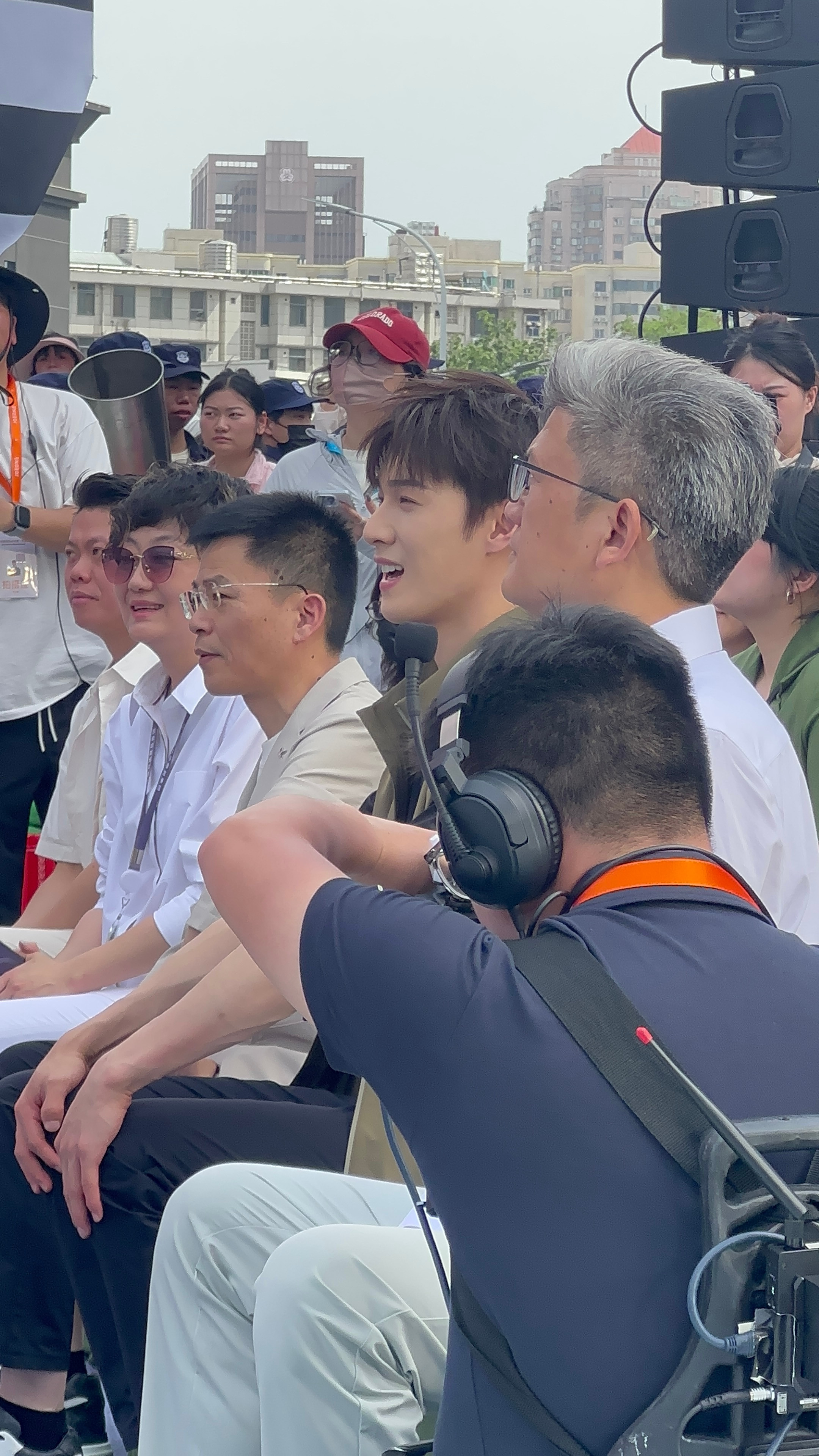 太好了是李昀锐夏天有救了听说江汉路惊现人形制冷机？打工人在空调房刷路透：哥的饭撒