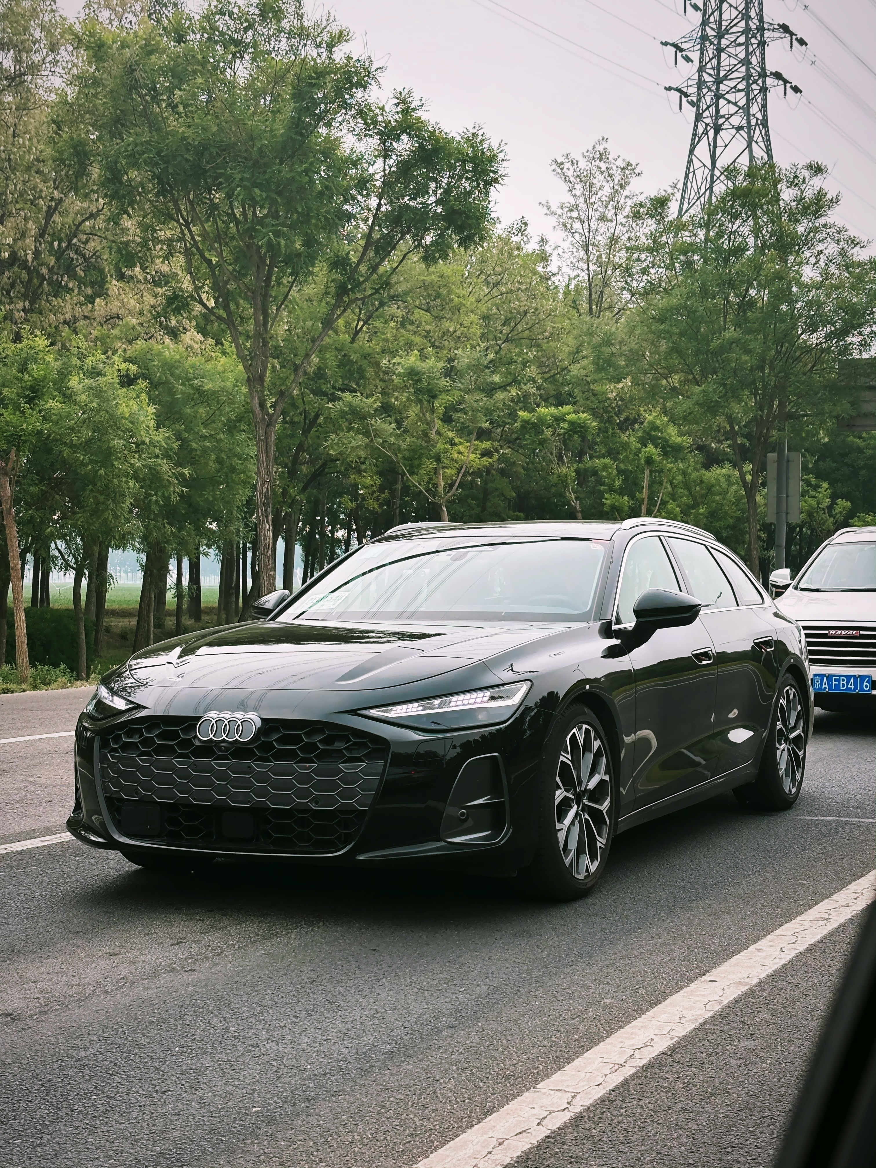 新一代奥迪A6Avant国内路试，新一代颜值确实没的说，有点猎装方向靠了，设计