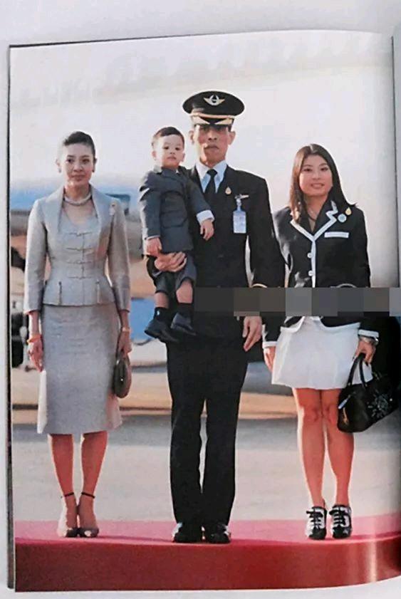 泰王小女儿和西拉米待在一块，眼里有光。她还是满意这个继母的。泰王命太好了，找的妻