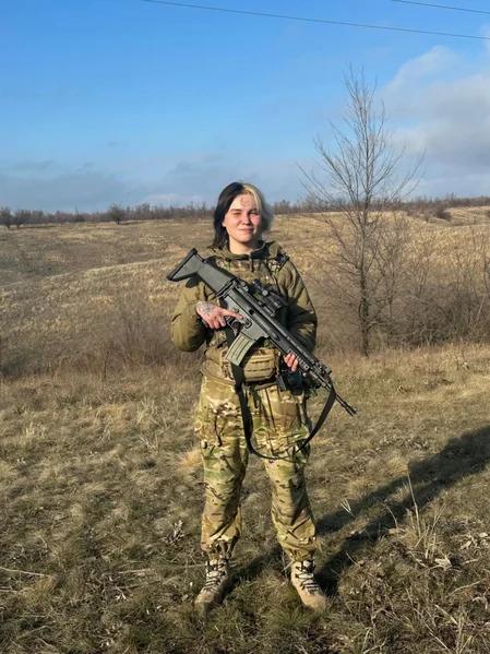 乌克兰女兵造型也太杀马特了吧1月1日，领土防御部队Udachnyky