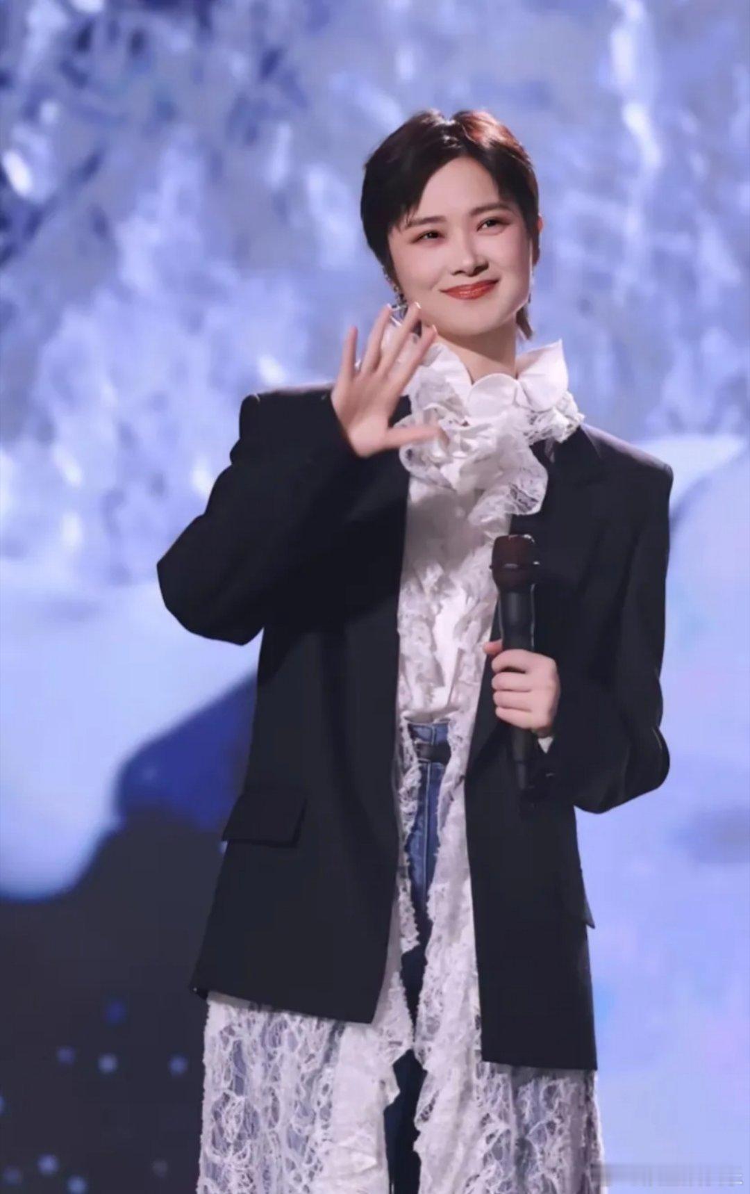 我研究了很久，终于搞懂了！为什么李宇春各大活动都能压轴登场，不是她多漂亮，多有实