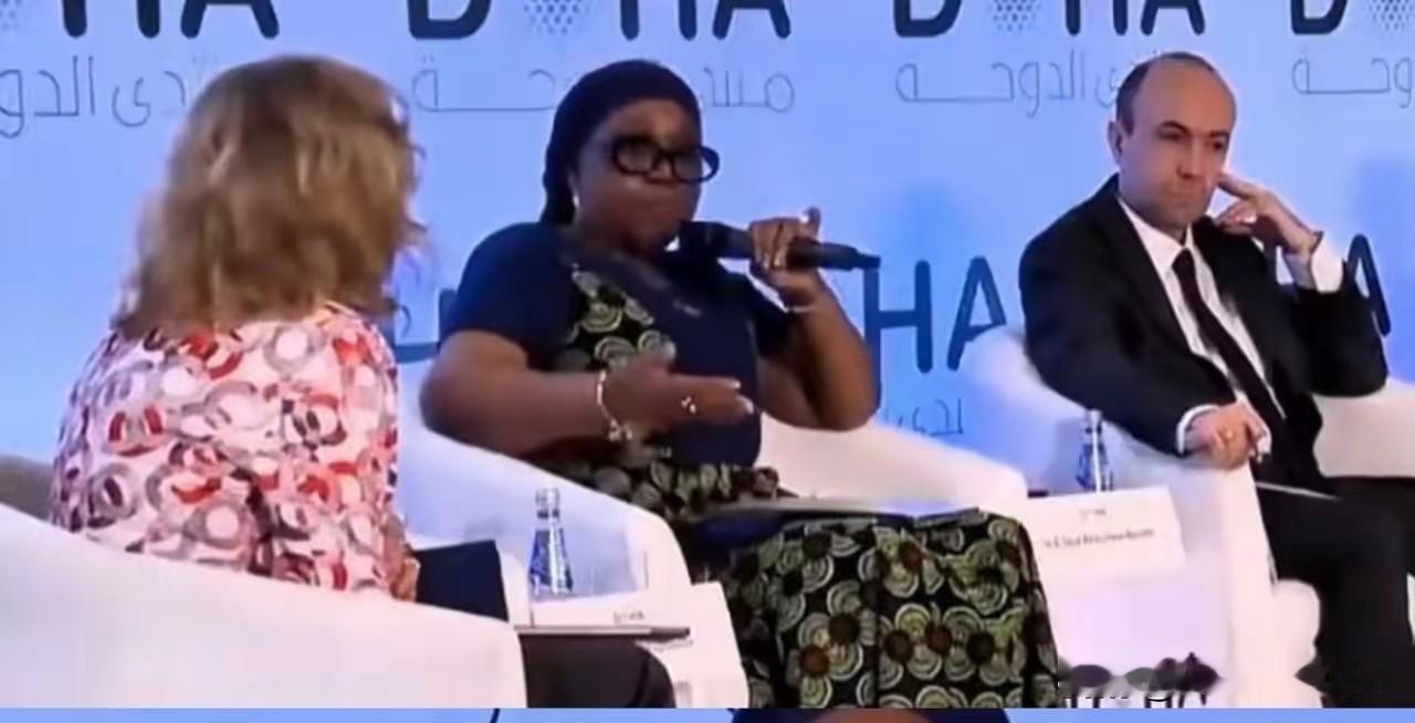 谁给她那么大勇气来搞笑[吐舌头眯眼睛笑]近几日，一位非洲国家的高官发出了一个引人深思的