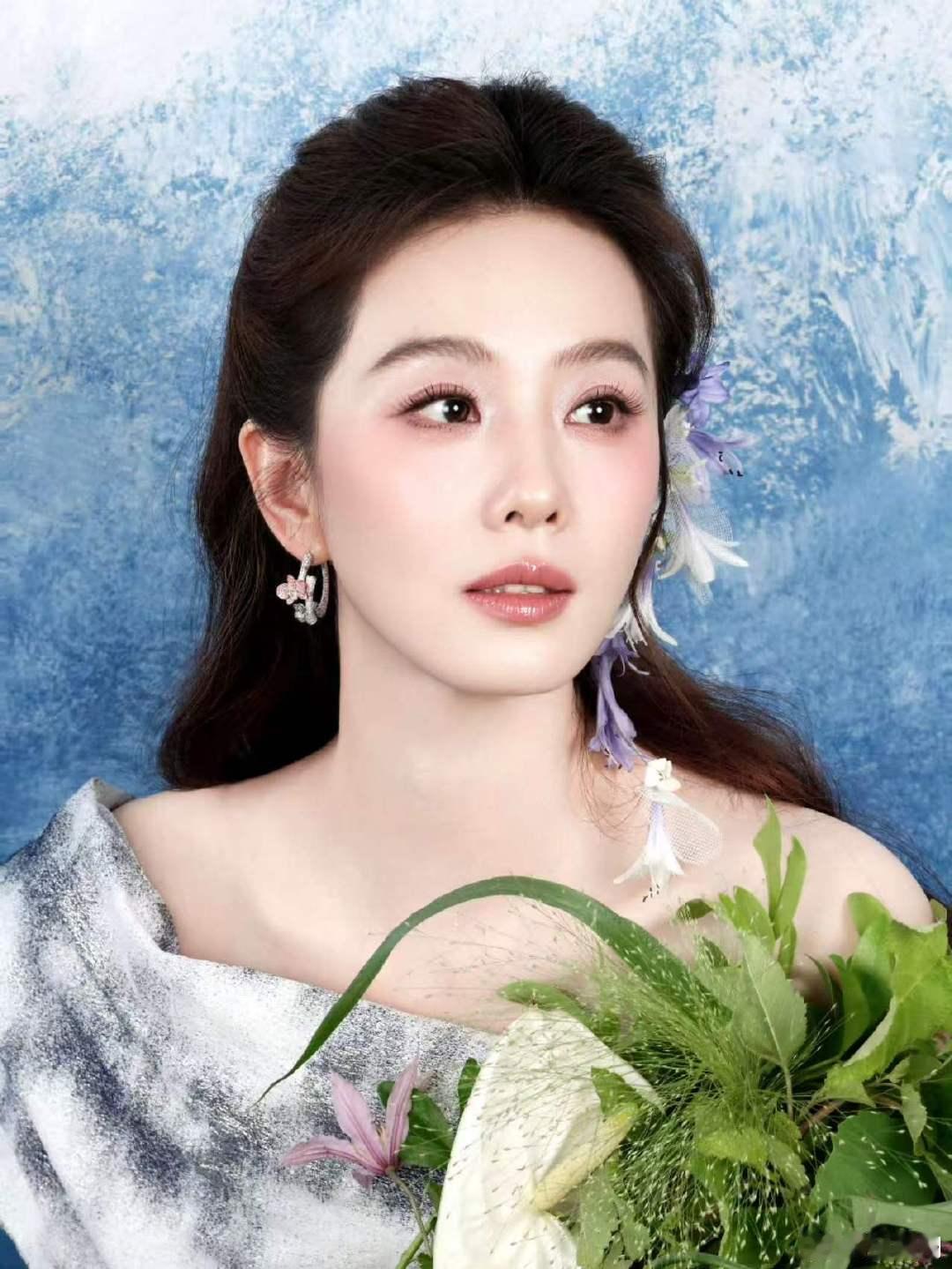 刘诗诗斜肩鱼尾裙高定刘诗诗水墨鱼尾裙高定刘诗诗这套太衬她了，最符合诗诗气质的一