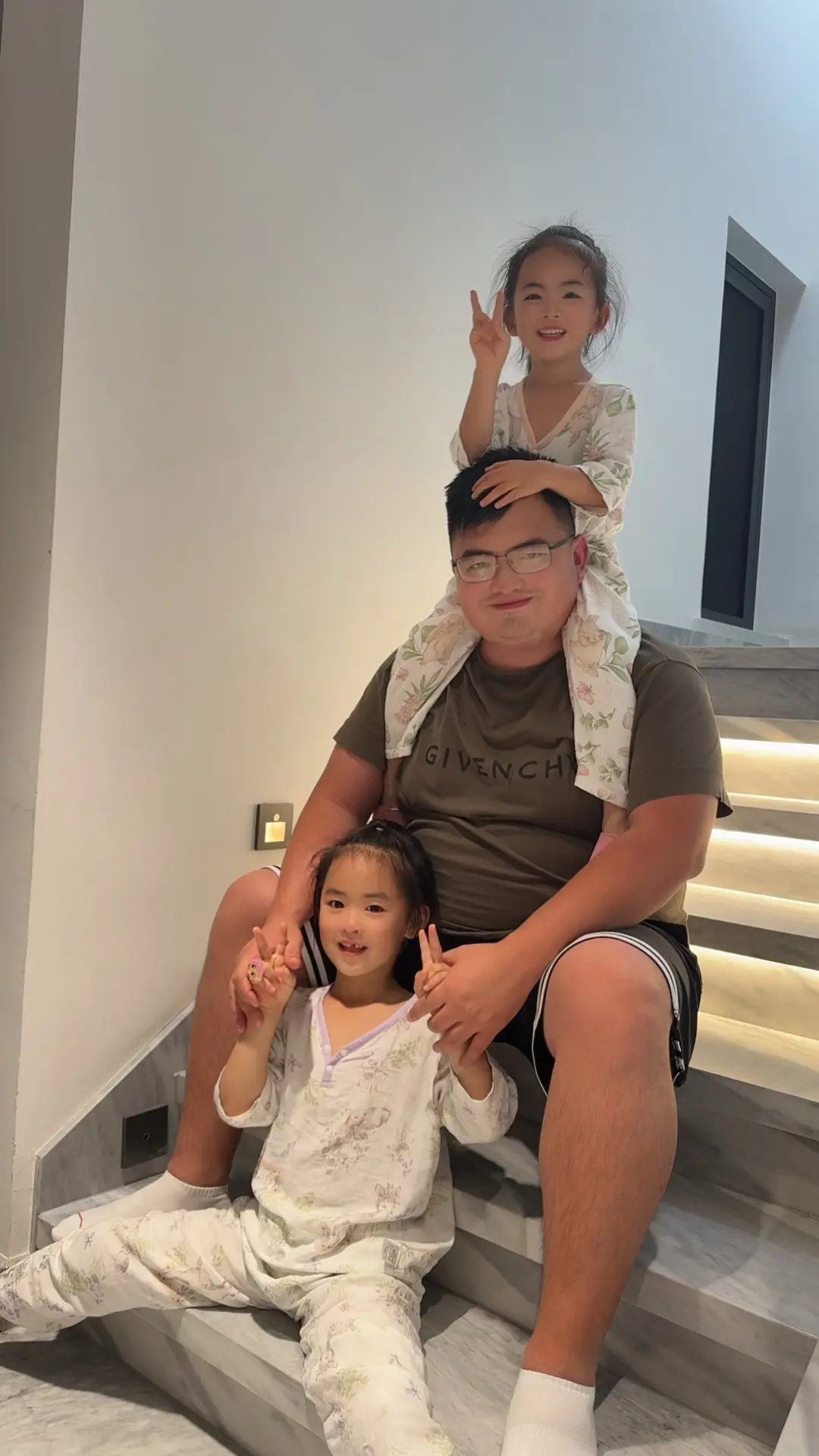 小女儿生日快乐，原谅爸爸不能陪你过生日🎂