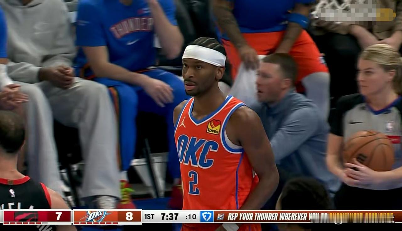 雷霆巨星亚历山大的出手次数真是太少了！在今天雷霆主场以101：103不敌猛龙的比