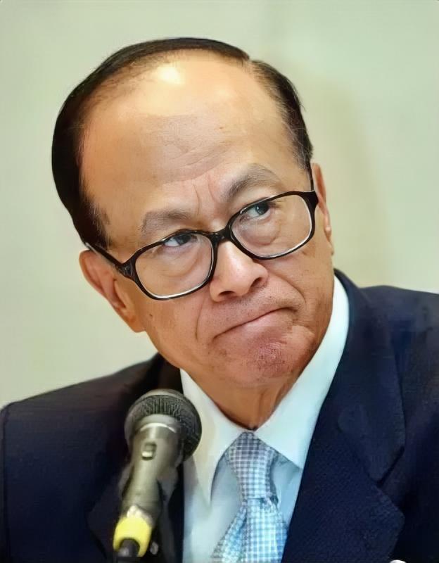 李嘉诚本来想卖了走人，现在却被抢了！只能打国际官司！国家还是有“大气”！第