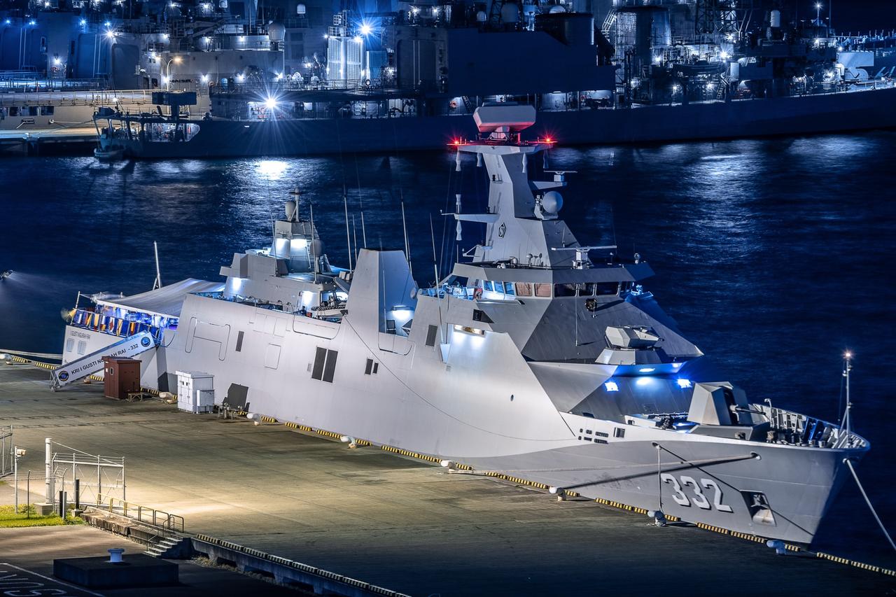 印尼海军“KRI 伊·古斯蒂·恩古拉·赖”号（夜景图集/壁纸）设计的非常漂亮，