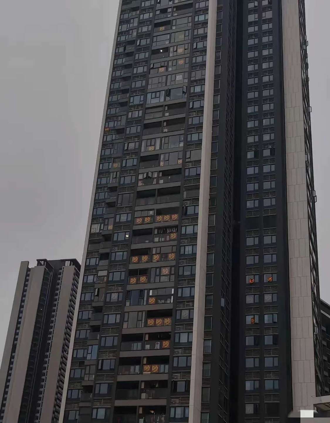 深圳的楼上为什么都是字啊好吓人