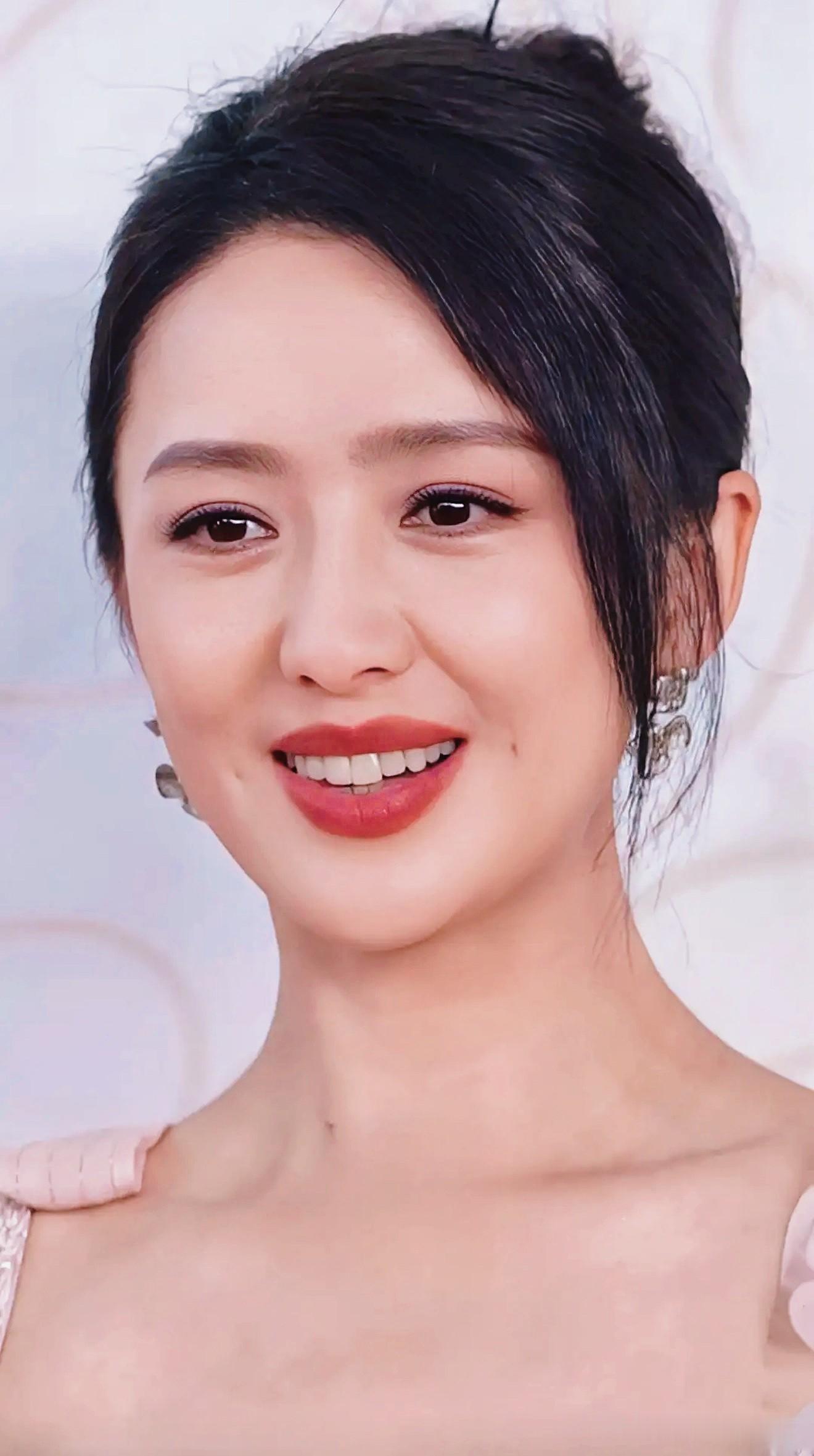 佟丽娅最狠的反转：不是“没家暴”，是她压根没按你的苦情剧本活全网还在传“她隐忍、被困住、不敢离”。可