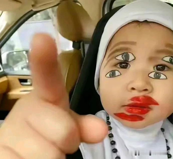 这张图片在网络上已经火了很久了，一位妈妈凭借着自己的神化妆手法，给自己的孩子化了