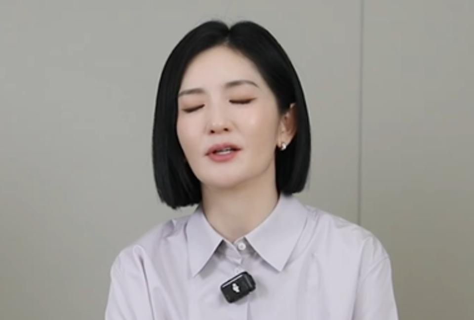 7月28日，44岁的谢娜冲上热搜，让人意外的是，性格开朗的她却在节目中崩溃大哭，