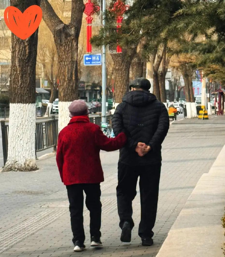 感恩之心，健康之道——民间故事里的智慧与幽默在遥远的乡间，有一位白发苍苍的老