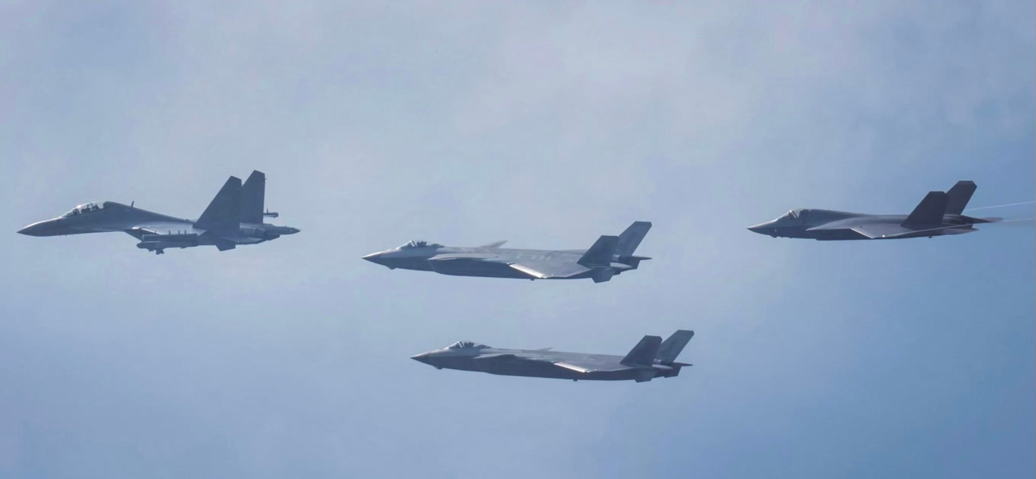 J-16D、J-20、J35A，空军新三剑客多角度高清大图[鼓掌]J-16、J
