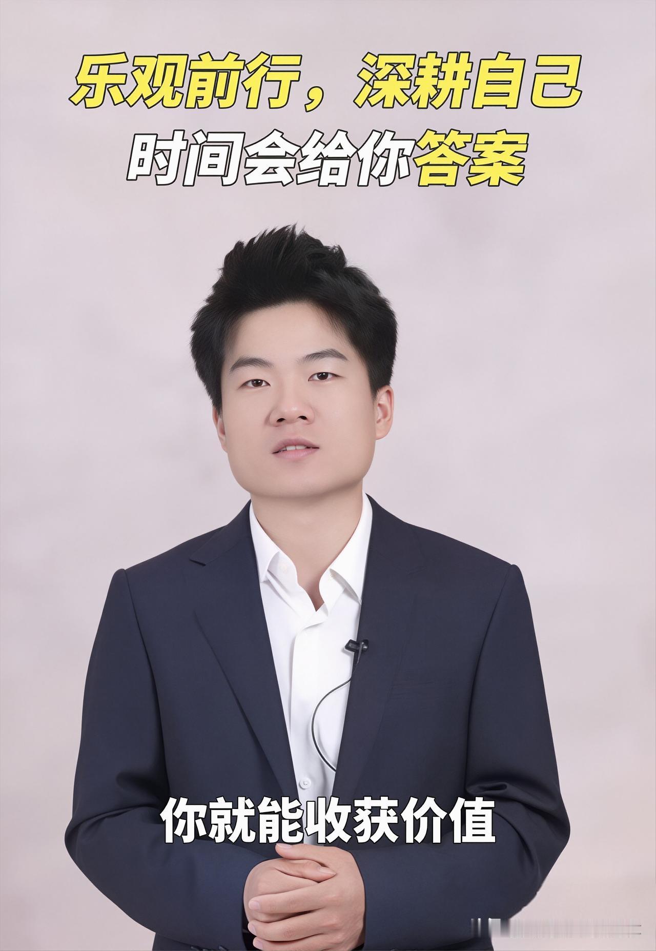 刷到一个评论说：“董宇辉身后一定有高手，他没有那么能干吧，一定有专业人士给他做后