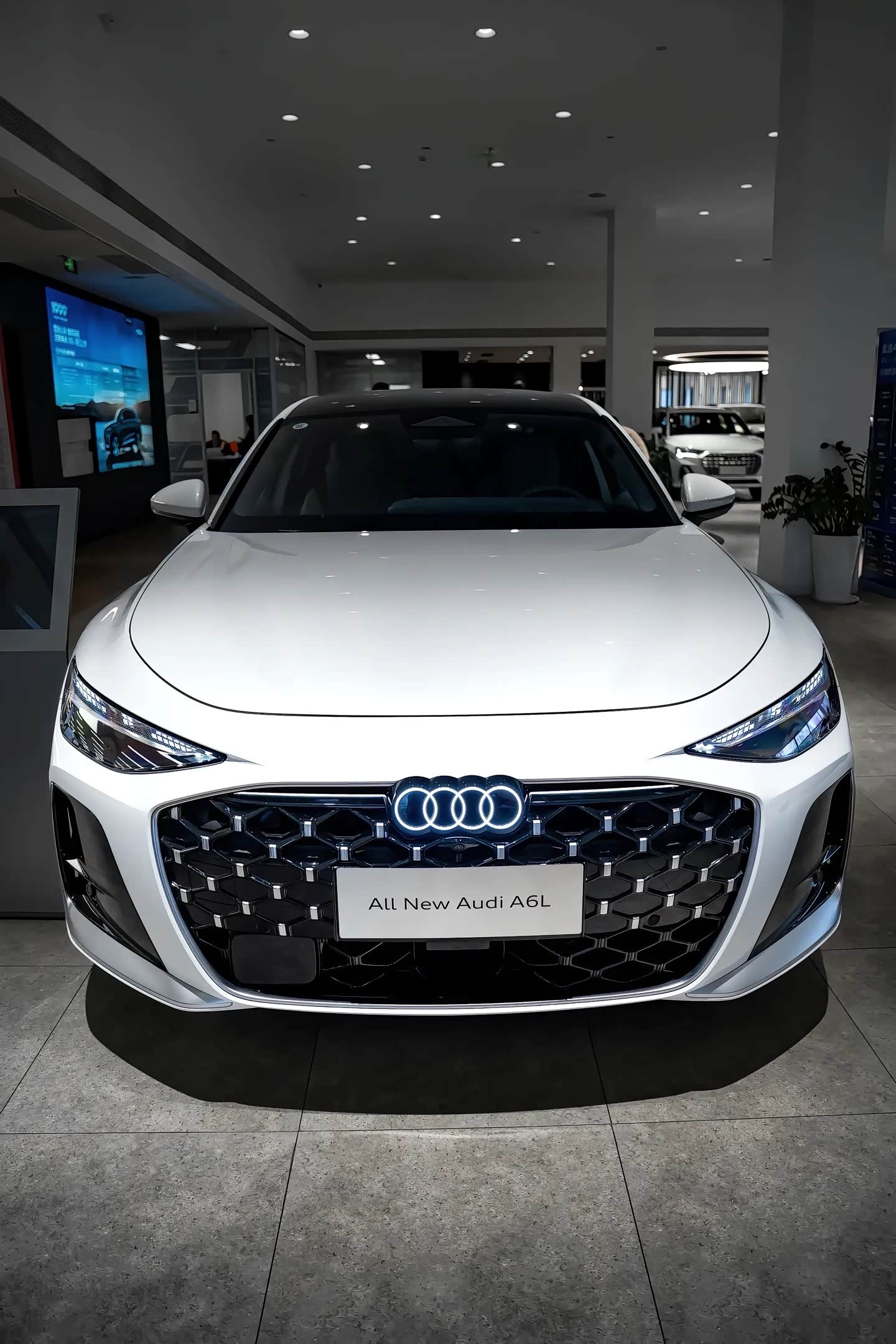 全新奥迪A6L：30多万级“商务天花板”，到底值不值得买？在豪华中大型轿车里