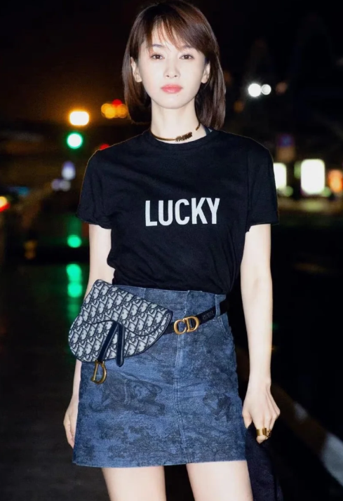 一向低调的王子文冲上了热搜不是和刘宇宁的剧，而是被媒体曝光了她带着儿子豆芽，现