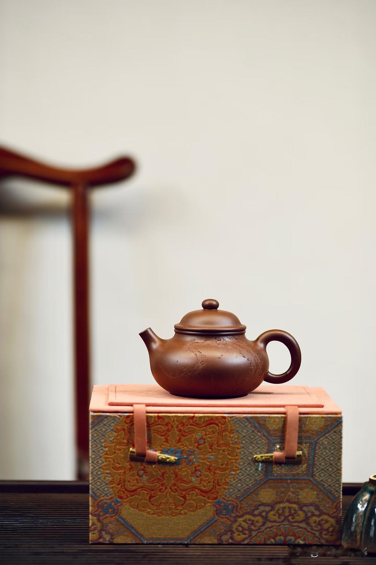 夏天养壶，这3个“想当然”的习惯，正在毁掉你的紫砂壶！常有人问我：“夏天这么热