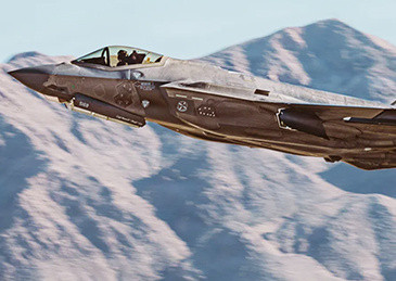 【#美军一架F35战机坠毁#】#美军一架F35坠毁#据美国军事新闻网站“战区”