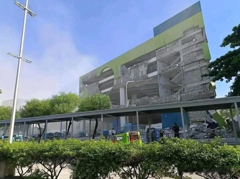 菲律宾地震！马科斯喊话：快走，生命比任何东西都宝贵6月8日，棉兰老岛爆发7