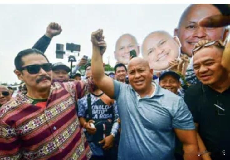 “永不向外国势力屈服。"这是菲律宾参议员罗宾汉·帕迪拉就国际刑事法院据称对参议