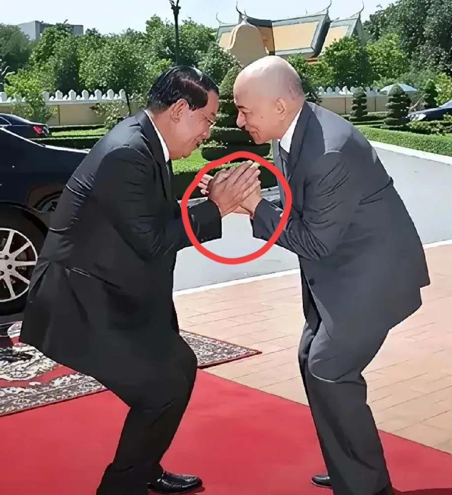 洪森的王室梦：干爹儿子要当国王？啥？洪森竟然认西哈努克当
