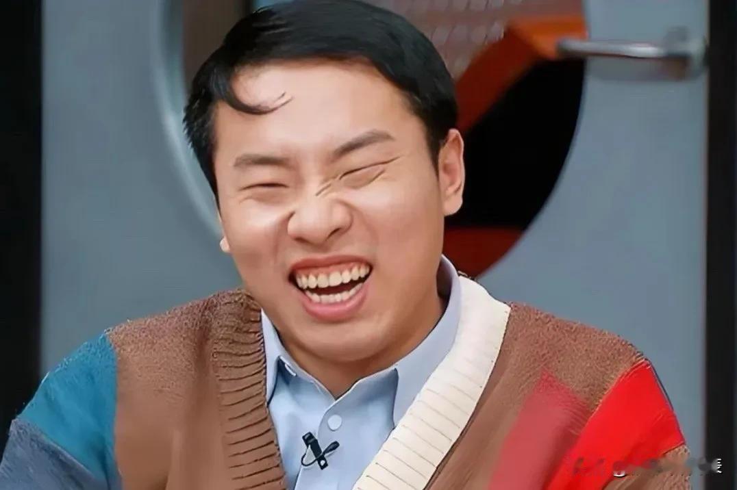 徐志胜这运气绝了，长相平凡却成综艺宠儿。最近看他同时上三档综艺，据说年收入破