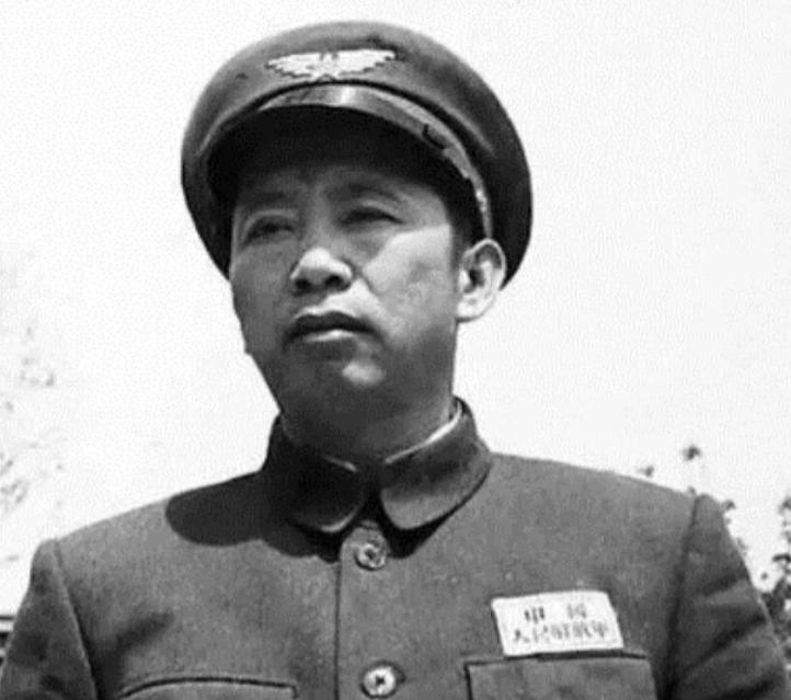 1955年6月，刘亚楼到杭州看望毛主席。毛主席问他到杭州干什么？刘亚楼说准