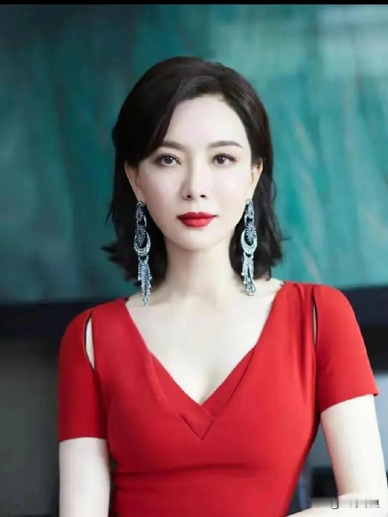 文艺评论家如此评价演员陈数！这位评论家称对演员陈数的评价可用12个字来概括