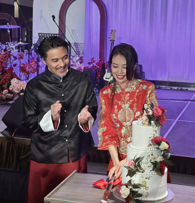 看了冯德伦的这个采访，发现他真的太爱舒淇了，而且他的思想境界也很高近日在被问