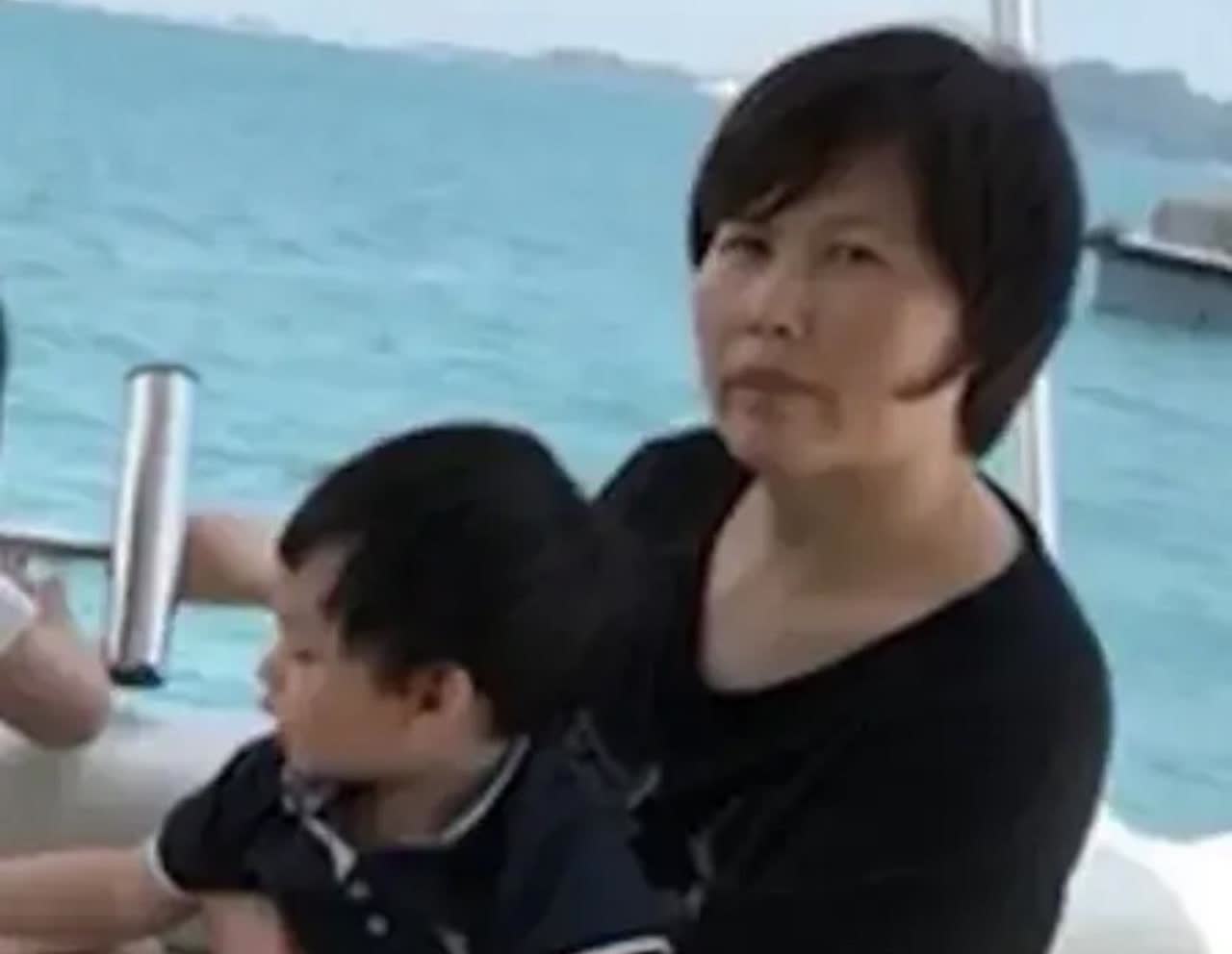 以前的小杨阿姨跟现在的小杨阿姨简直不可同日而语。以前的小杨阿姨一看就是保