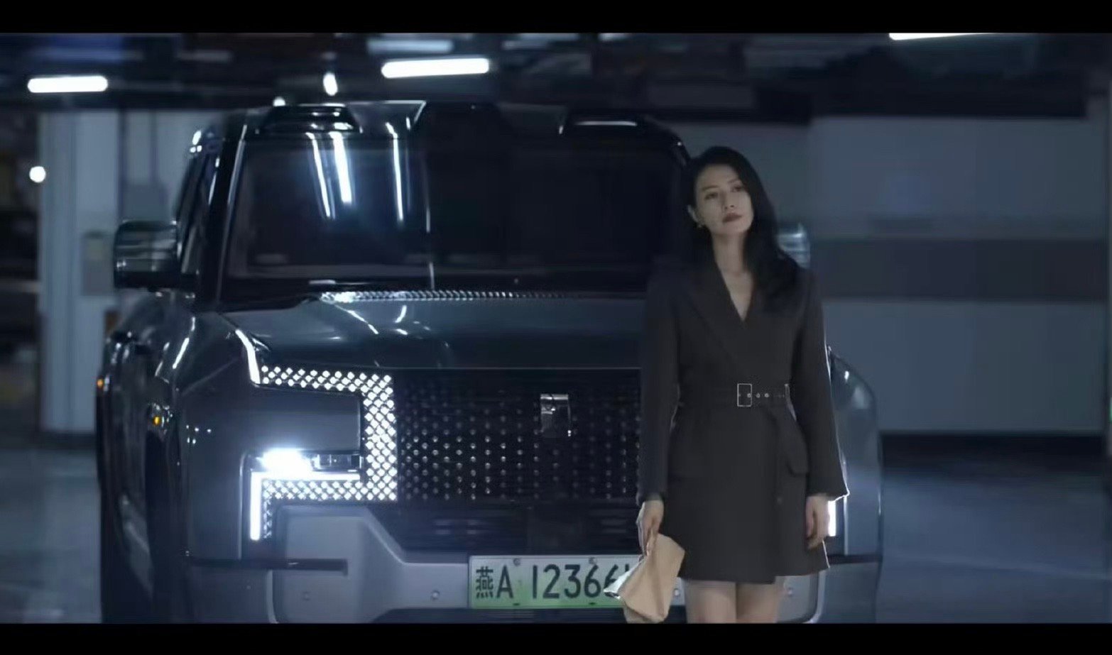 《惊蛰无声》看到最后，真的肃然起敬，演员表现太好了，但最意外的还是这次谍战剧里用