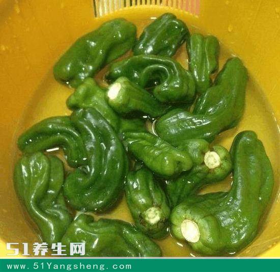 待客餐桌上摆上这么一盘辣椒, 也显得格外大气, 关键是好吃易做!