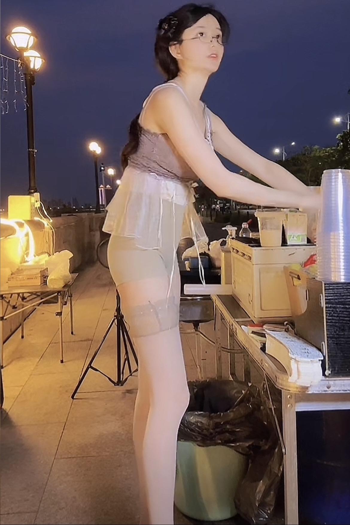 出摊了