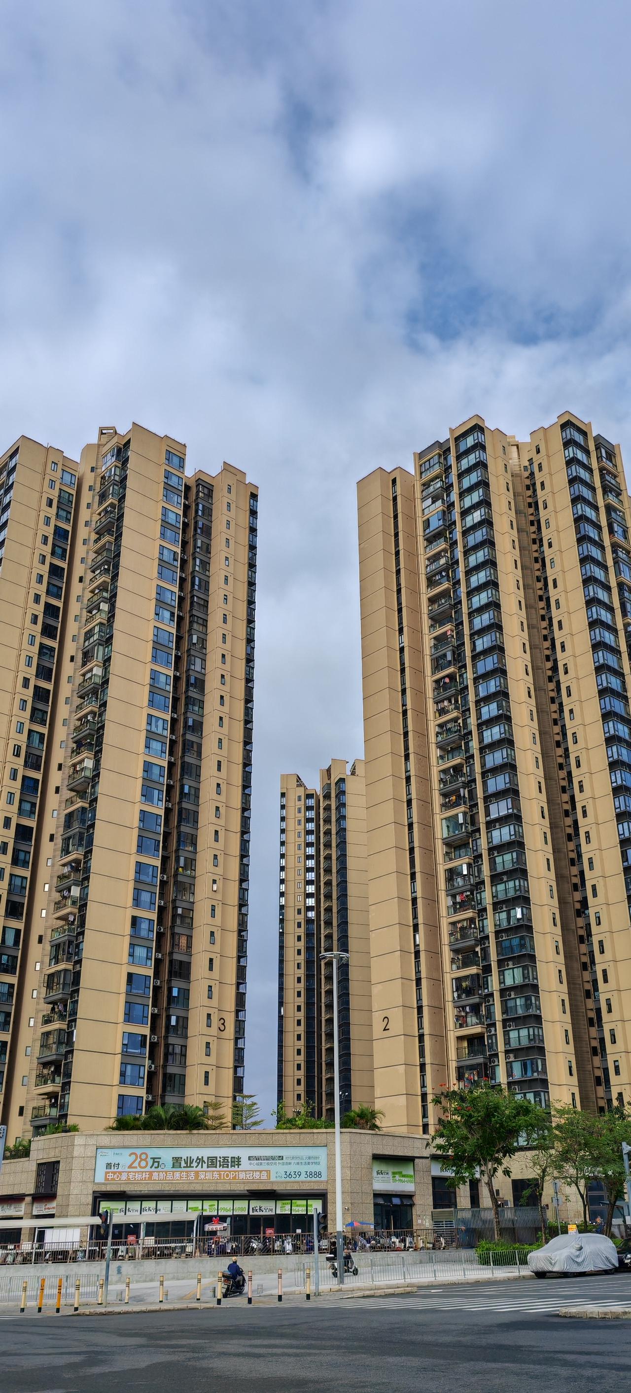 2021年，一个投资者看中一套商铺，评估报告写得漂亮：市中心繁华地段，80平米，