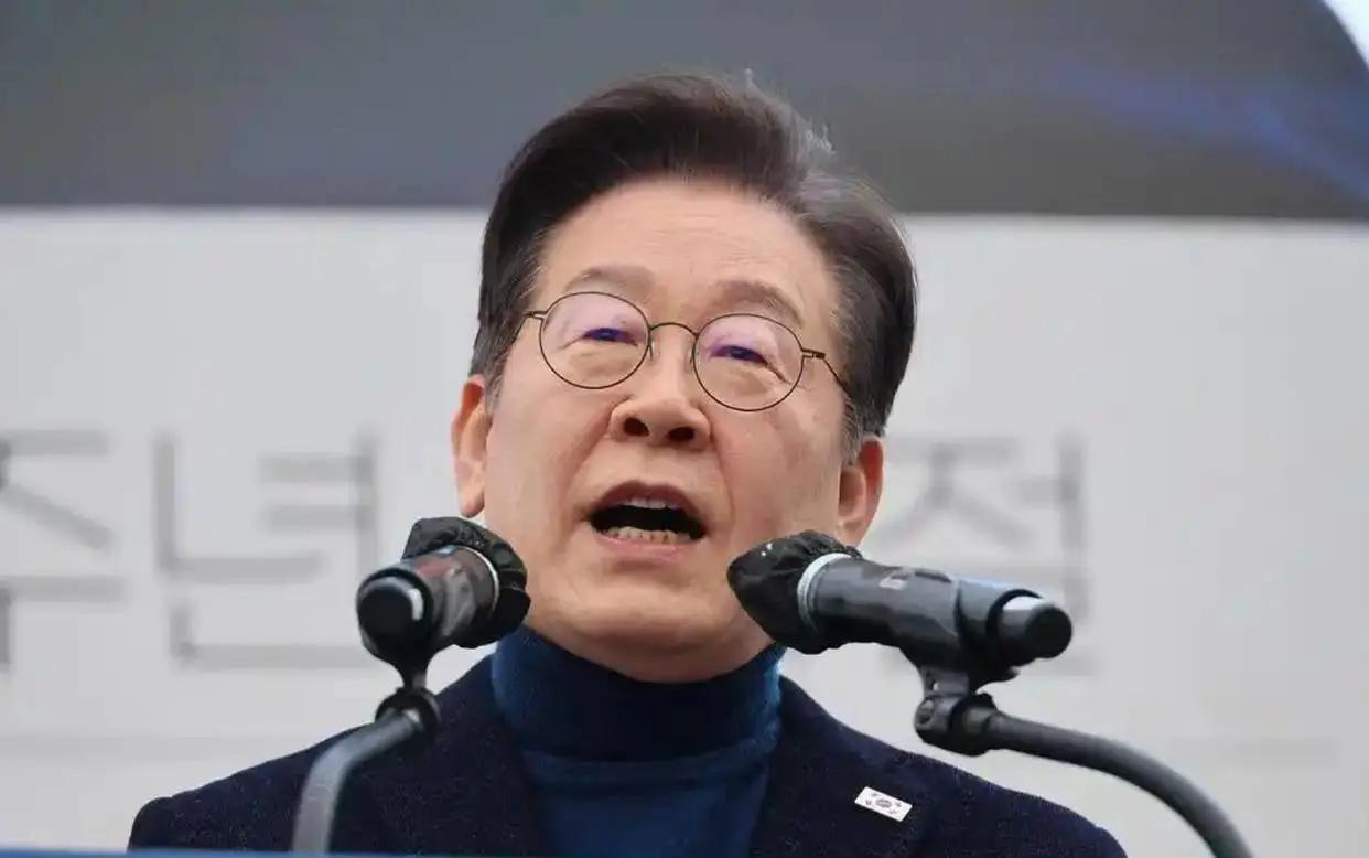 既然你不要脸面，那就索性把脸皮撕个粉碎！王毅外长早就把话撂明白了：从今往后，除了