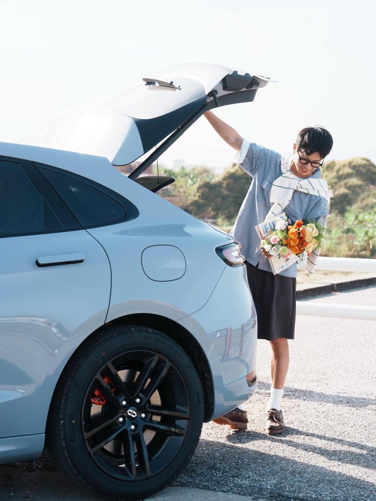 我准备20多万买车，我表哥疯狂给我安利问界新M5Ultra，他去年提了一辆问界
