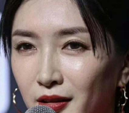 江疏影颜值与手简直是两个不同年龄段的，就想问一下，难道保养是不能同时兼顾脸和手吗