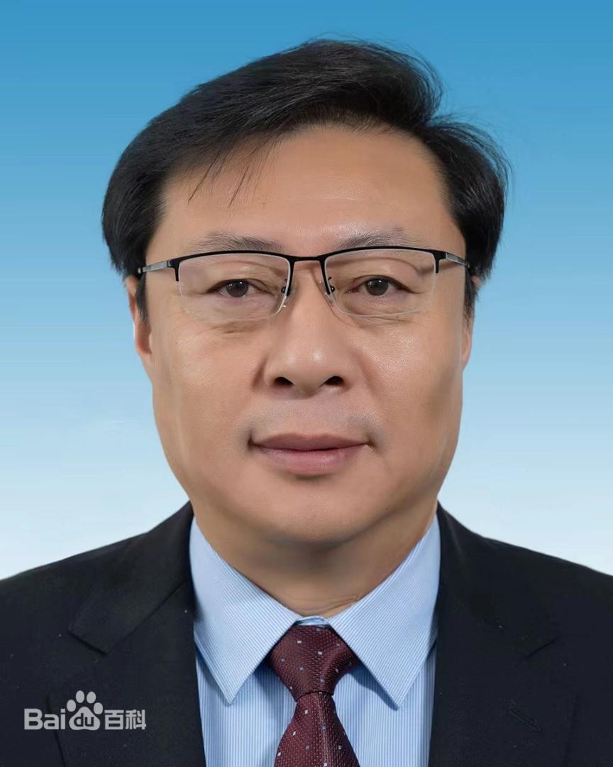 杨新胜虽然只是一个副厅级干部，但他兼任郓城县委书记，属于扎扎实实的实权派。而且他