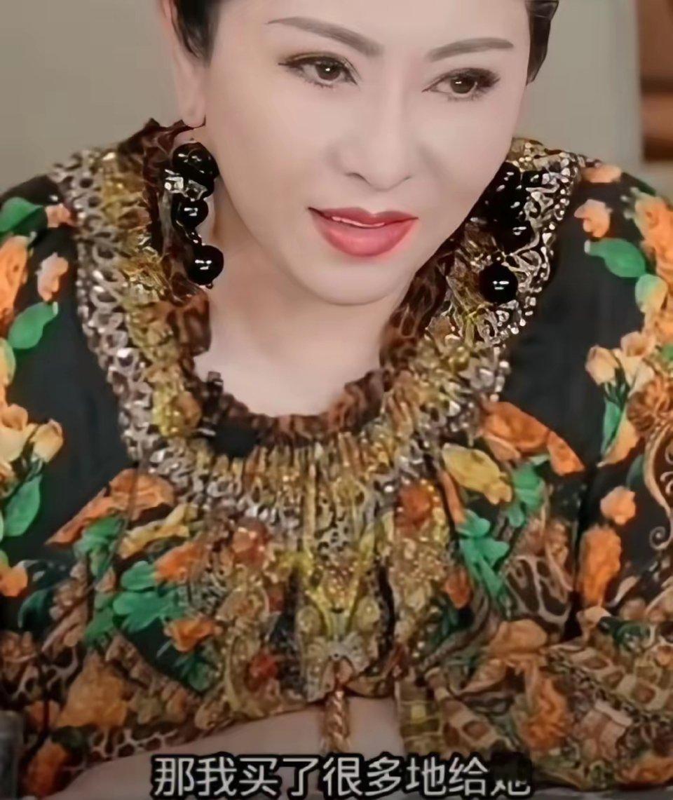 向太澄清儿媳郭碧婷挣钱还房贷！​向太：我买了那个豪宅，是给她度假用的，也不是她的