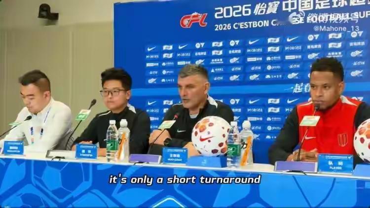 约翰·阿洛伊西明侃：明天与云南玉昆的比赛要打轮换。但他说的“上一场受到冲撞的球员