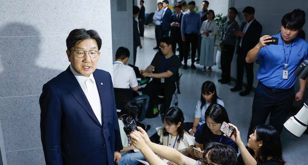 韩国政坛大地震！俩议员办公室被抄家了！啥情况？韩国现在乱