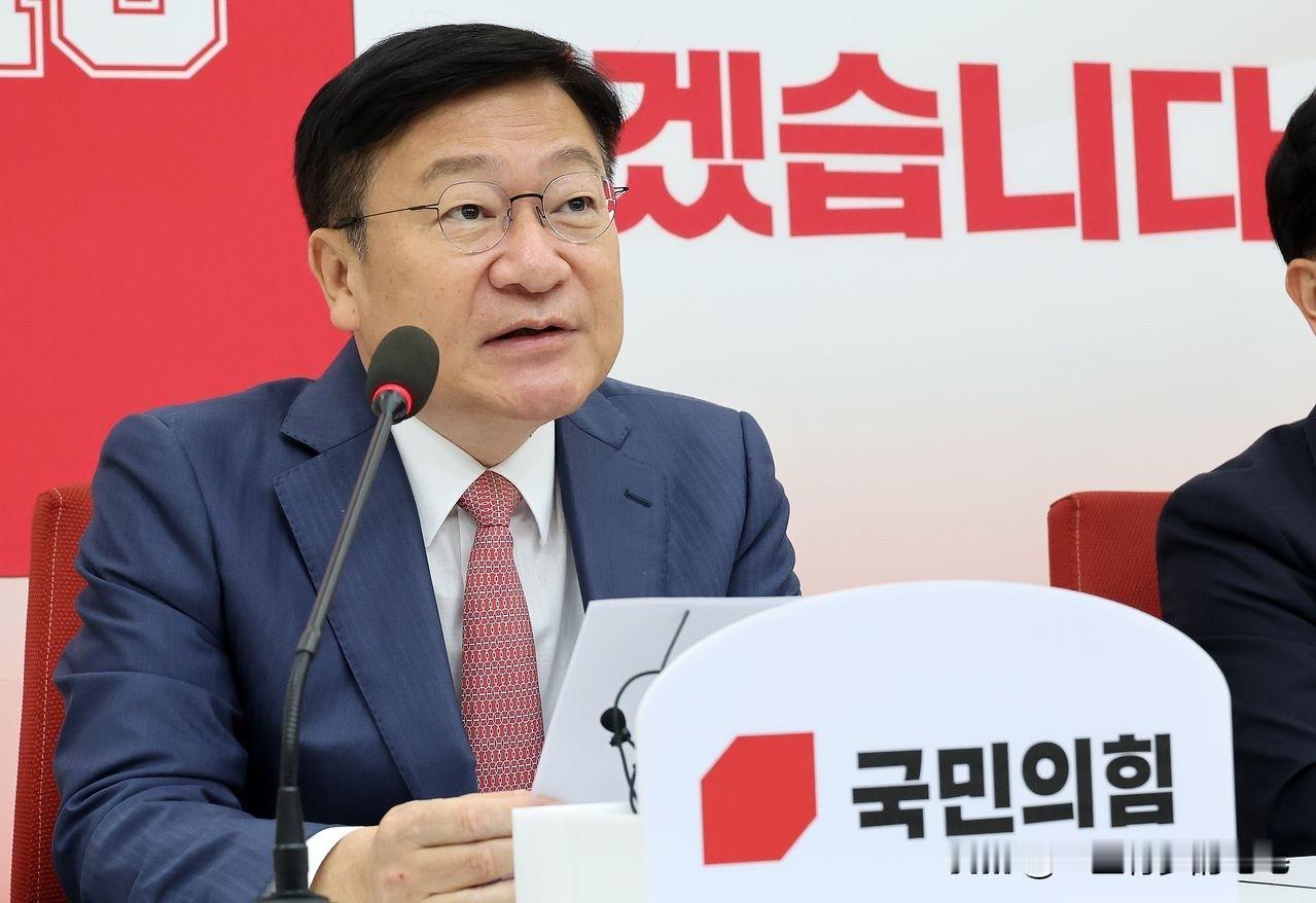 14日韩媒分析，韩国国民力量党新任院内代表郑点植上任，直面党内两大核心难题：党首