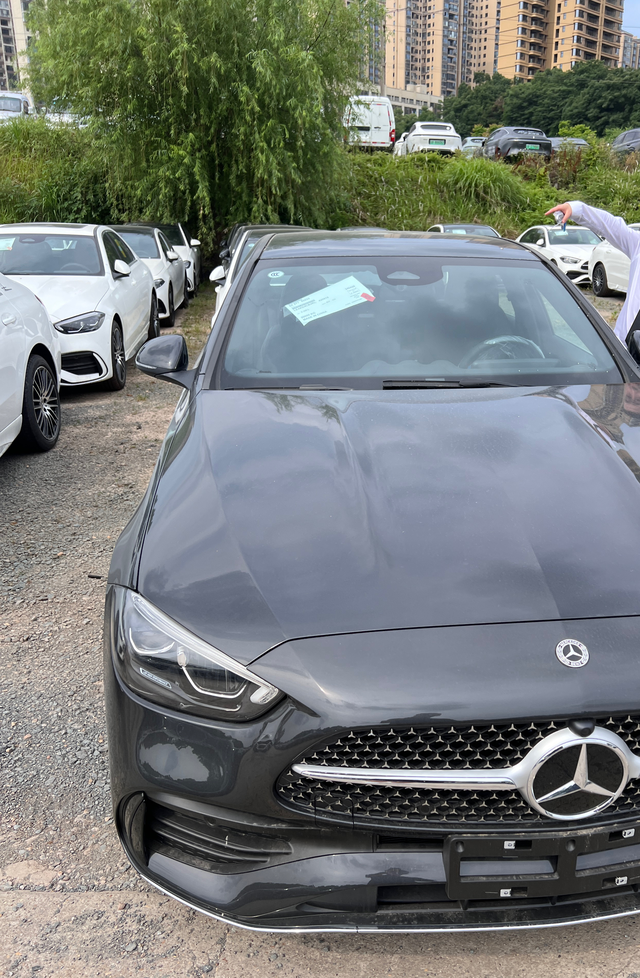 石墨灰c260l提车了石墨灰c260l运动提车了，优惠11万落地28.4不含利