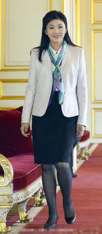 亚洲第一美女，今日一见，果真是名不虚传啊，容貌倾城，身姿绰约，举手投足间尽显优雅