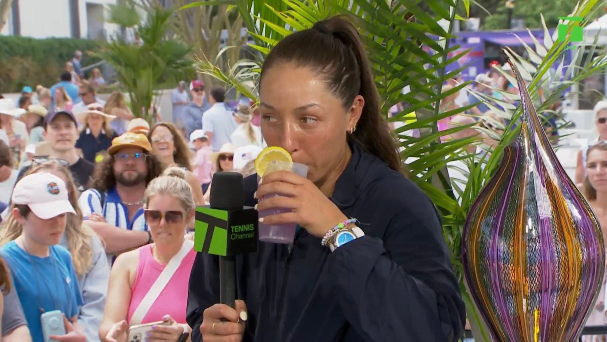 2020年以来，赢下10+座单打冠军的女球员：🇵🇱斯瓦泰克🇧🇾萨巴