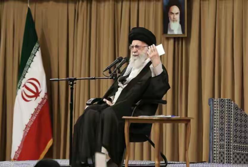 伊朗政府宣布哈梅内伊遇难！其离世之态蹊跷又诡异，竟在官邸与高级将领开会时出事