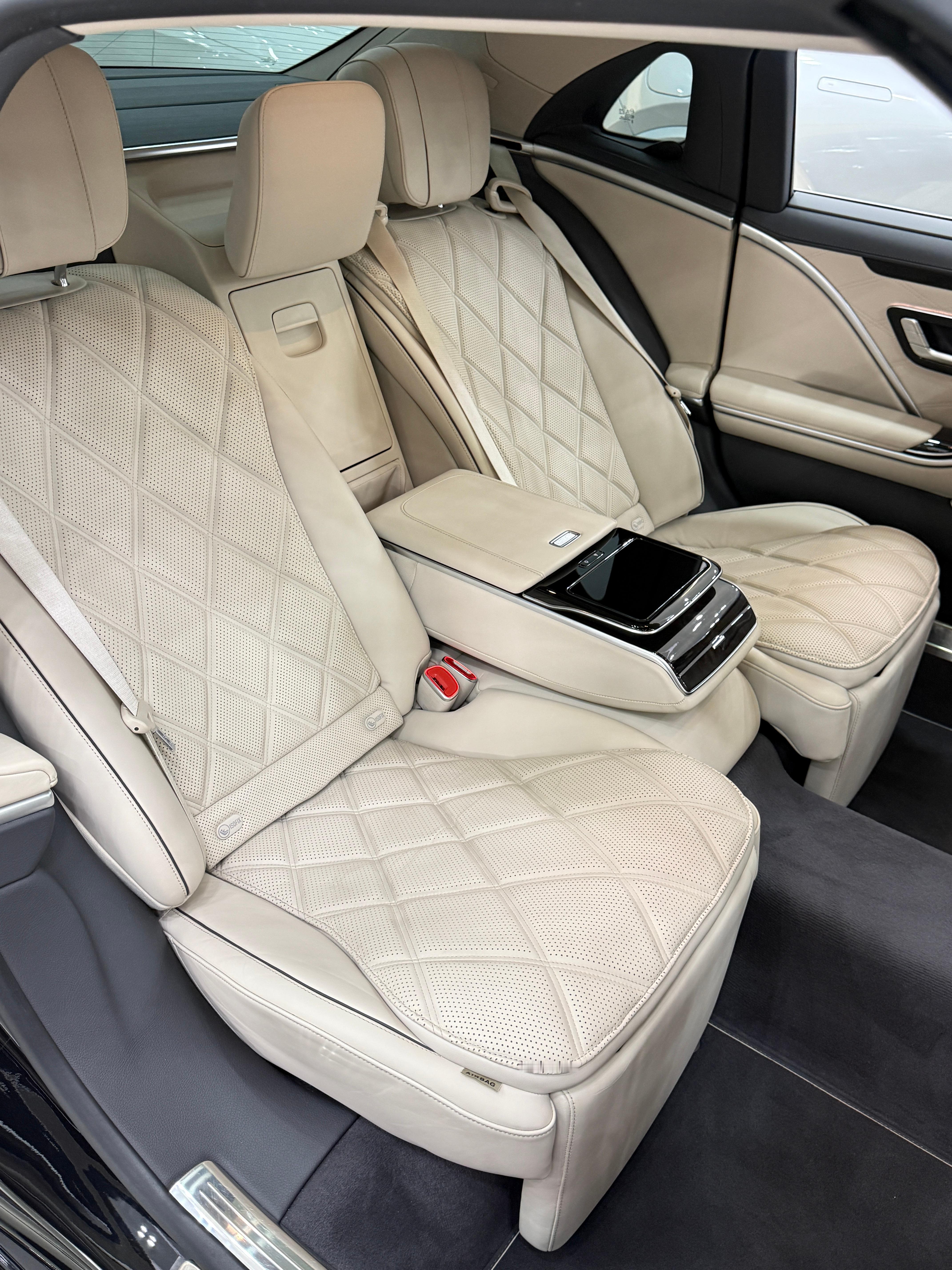 迈巴赫s480新到24年迈巴赫s480黑外米内现车跑的比较多，6.9万公里了