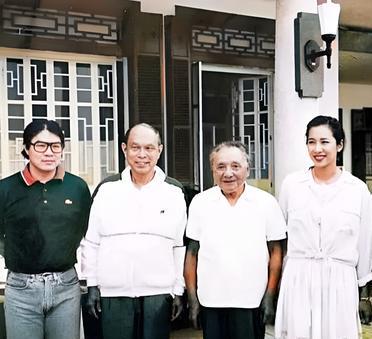 这是香港霍家实力的见证。香港曾有十大豪门。但许多豪门在家族权力交替时出现了分裂与